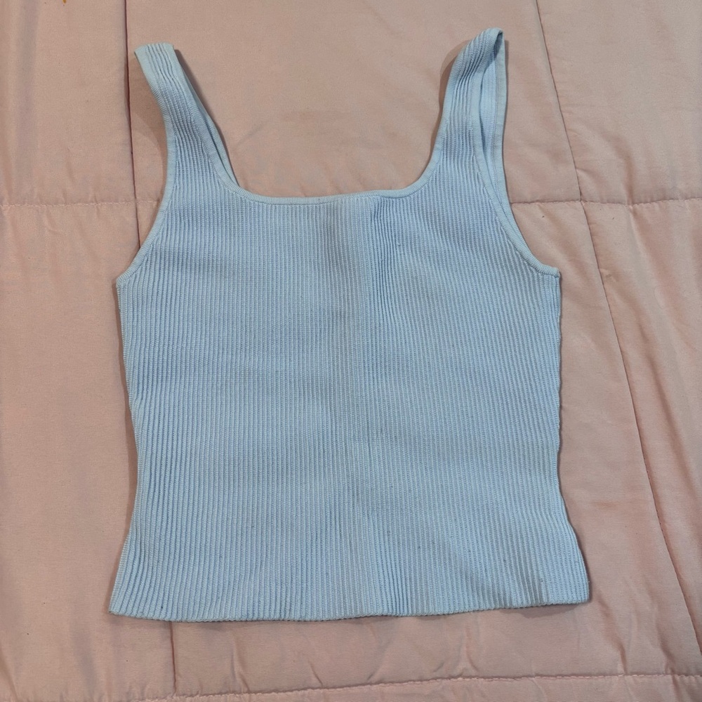 Aritzia Babaton Sculpt Knit Cropped Tank in
Light Blue size M